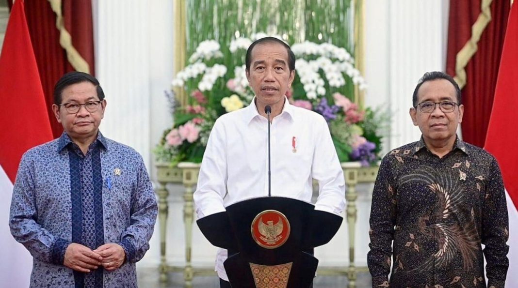 Presiden Jokowi dalam keterangannya kepada media di Istana Merdeka, Jakarta.