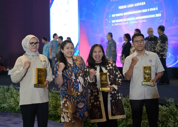 Kemenkes RI terima tiga penghargaan sekaligus dalam ajang Top Digital Awards 2023 oleh Majalah ItWorks yang berlangsung di Hotel Raffles Kuningan, Jakarta Selatan, Senin (4/12/2023).