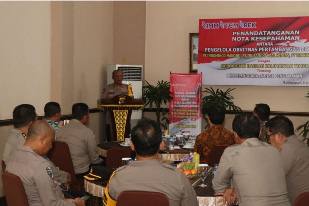 Kapolda Kalimantan Timur Irjen Pol Drs Nanang Avianto MSi menghadiri kegiatan penandatanganan MoU dalam rangka pengamanan Obvitnas di Lobby Mapolda Kaltim, Kota Balikpapan, Senin (11/12/2023).
