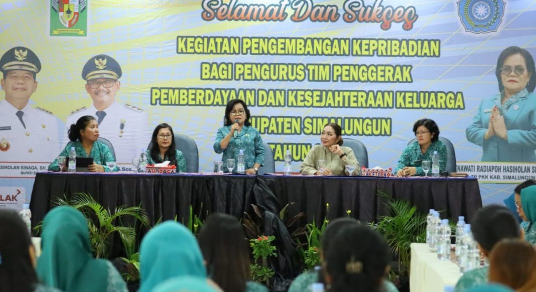 TP PKK Kabupaten Simalungun menggelar workshop di Hotel Khas Parapat, Senin (11/12/2023). (Dok/Kominfo Simalungun)