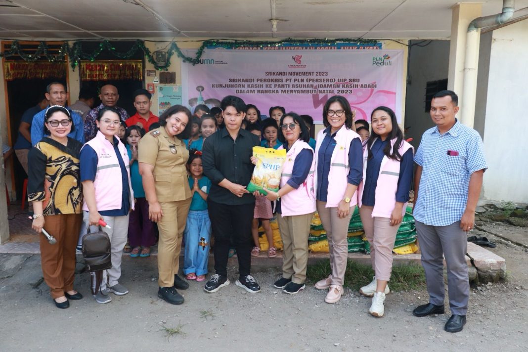 Sambut Natal 2023, Srikandi PLN UIP SBU berbagi Kasih ke Panti Asuhan di Medan dan foto bersama.