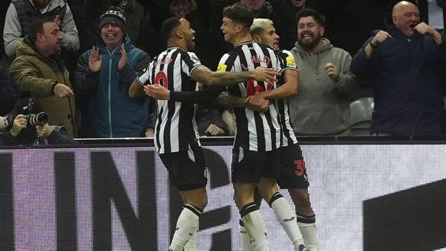 Newcastle United menumbangkan Fulham 3-0 dalam lanjutan Liga Inggris 2023/2024, Minggu (17/12/2023) dini hari WIB.