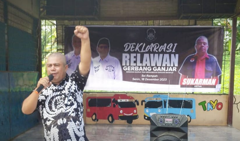 Ketua Relawan Gerbang Ganjar Sukarman mendeklarasikan mendukung Ganjar-Mahfud di Sei Rampah, Kabupaten Sergai, Senin (18/12/2023).