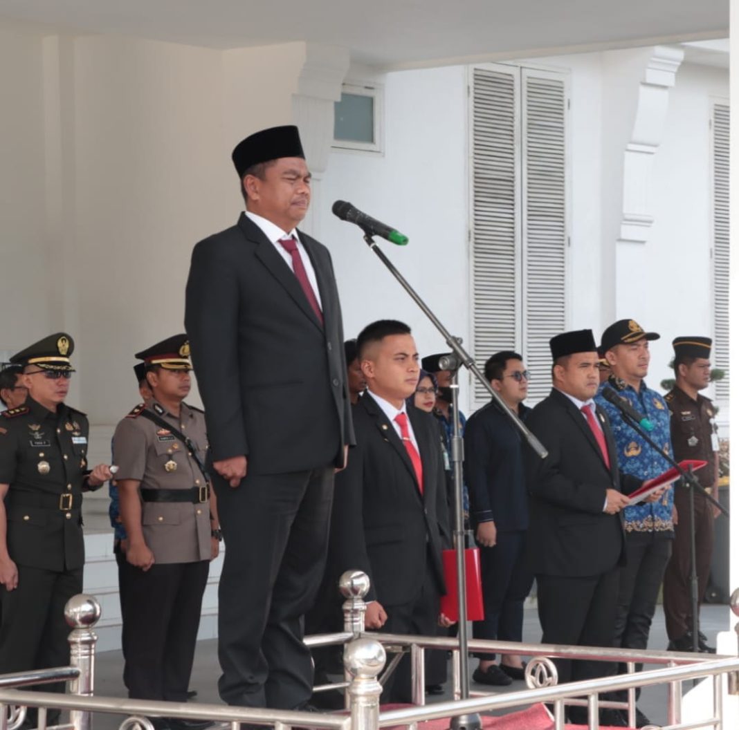 Bupati Sergai H Darma Wijaya memimpin upacara peringatan Hari Bela Negara ke-75 yang digelar Pemkab Sergai di Lapangan Kantor Bupati Sergai di Sei Rampah, Selasa (19/12/2023). (Dok/Kominfo Sergai) Sergai, 19 Des 2023 Pengirim Berita Rimpun H Sihombing