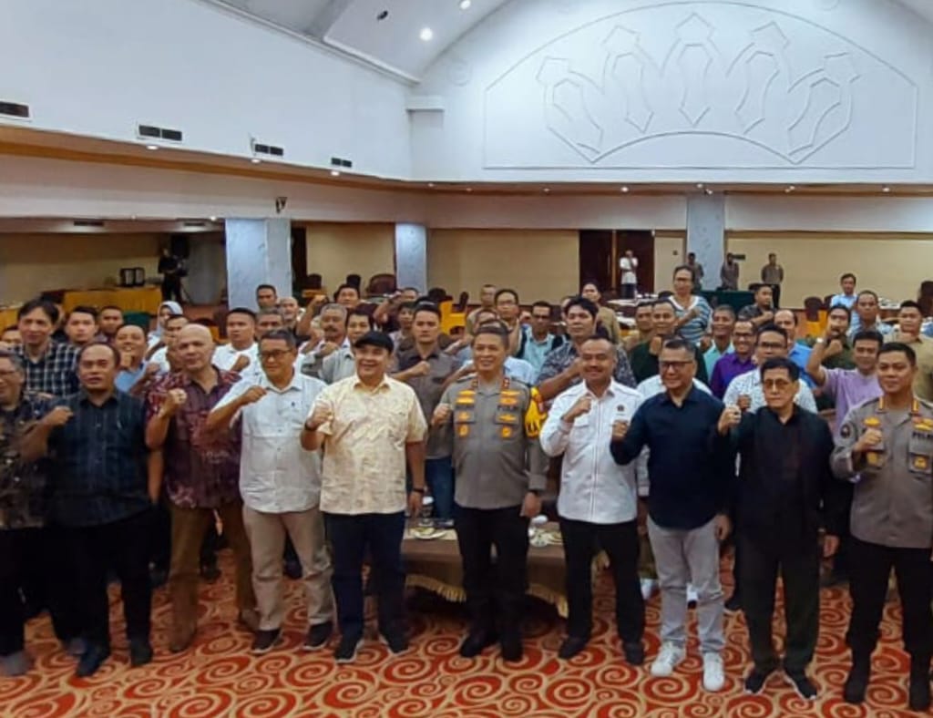 Kapolda Sumut Irjen Pol Drs Agung Setya Imam Effendy MSi hadiri sekaligus membuka UKW PWI Sumut di Hotel Madani, Jumat (22/12/2023).