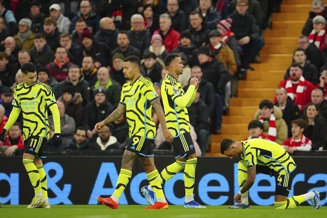 Gabriel Magalhaes merayakan golnya pada laga Liverpool vs Arsenal di pekan ke-18 Premier League 2023/2024, Minggu (24/12/2023) dini hari WIB.