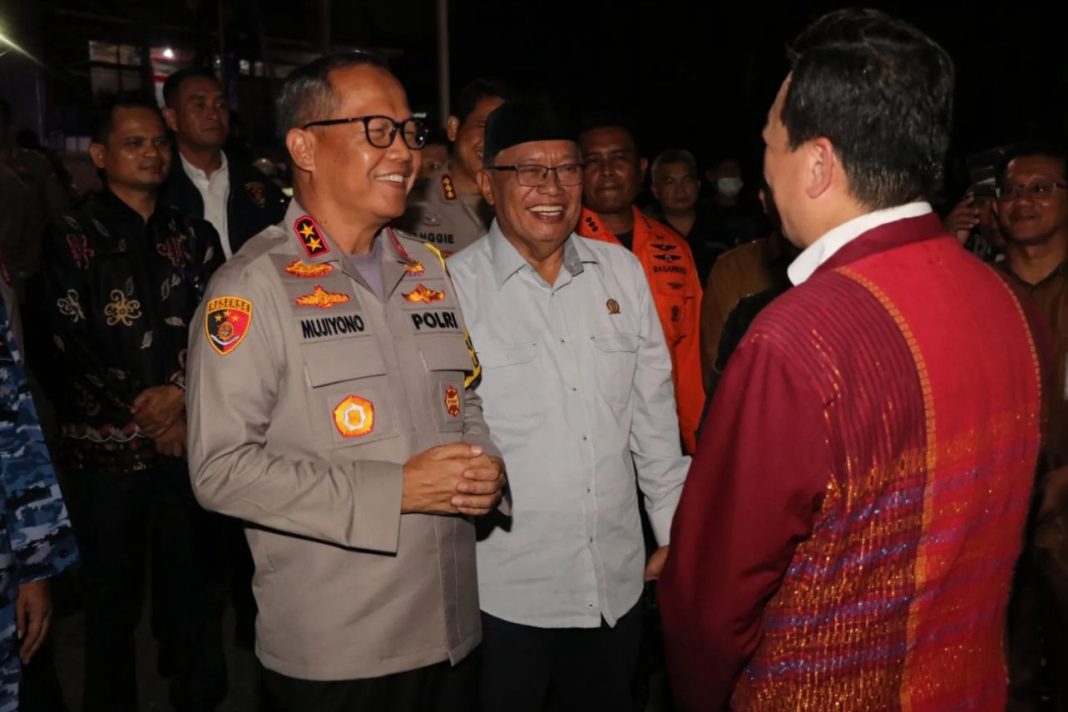 Wakapolda Kaltim, Irjen Pol Mujiyono bersama rombongan memantau situasi keamanan dan ketertiban dari pos-pos koordinasi yang disiapkan dalam Operasi Lilin Mahakam 2023.