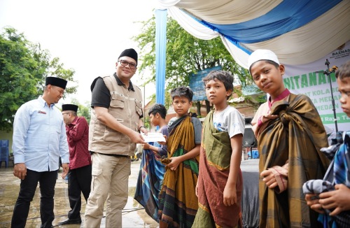 Kepala Dinas Kesehatan Medan dr Taufik Ririansyah MKM saat menghadiri khitanan massal yang diselenggarakan Baznas Medan, di SMK Muhammadiyah 4, Masjid Raya Taqwa, Kecamatan Medan Belawan, Minggu (24/12/2023). (Dok/Kominfo Medan)