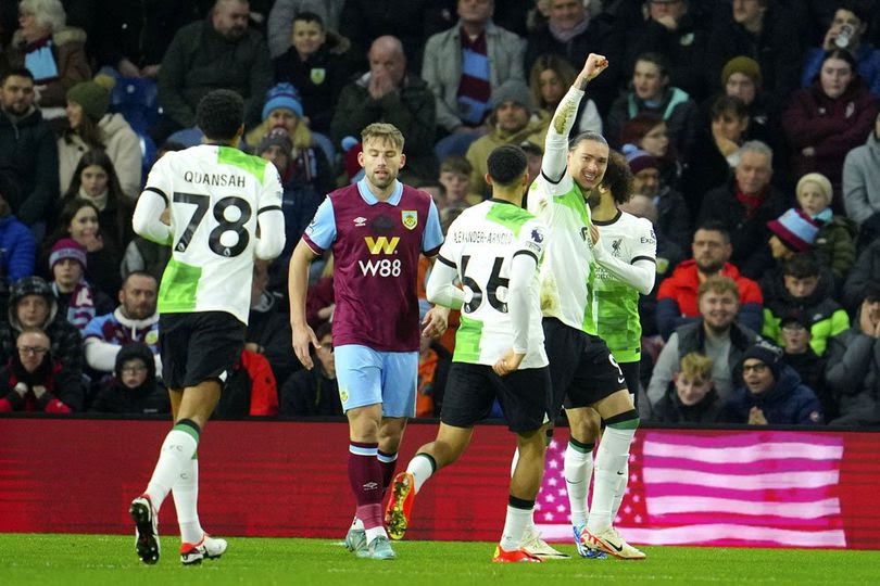 Striker Liverpool Darwin Nunez merayakan golnya ke gawang Burnley di pekan ke-19 Premier League 2023/2024 di Turf Moor, Rabu (27/12/2023) dini hari WIB.