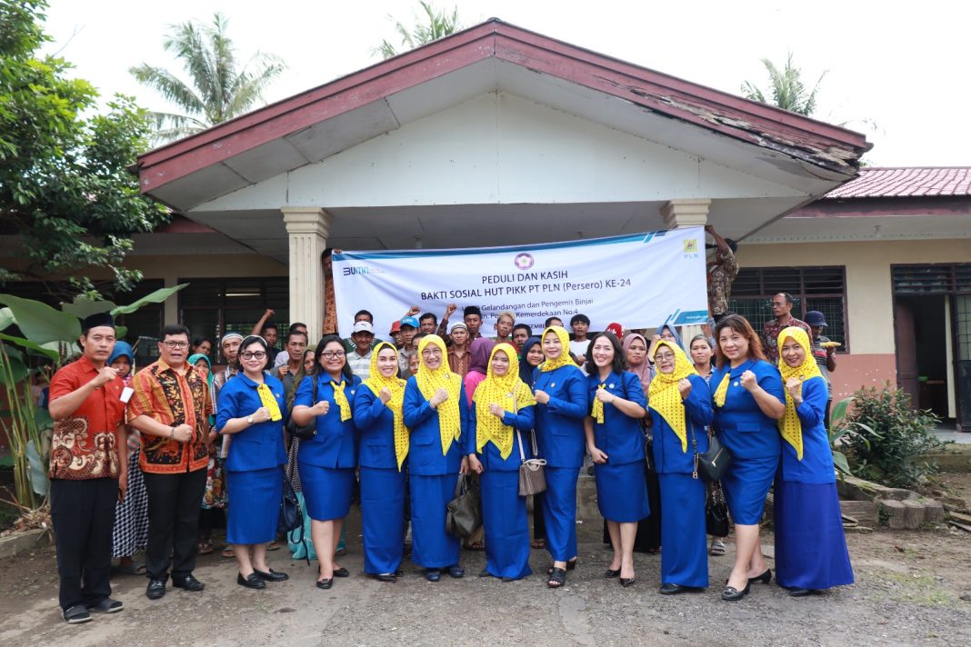 PIKK berkolaborasi dengan Srikandi PLN UIP SBU menggelar kegiatan sosial berupa aksi peduli gepeng dan foto bersama, Kamis (21/12/2023).