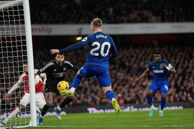 Momen Jarrod Bowen memberi assist dalam laga Premier League antara Arsenal vs West Ham, Jumat (29/12/2023).