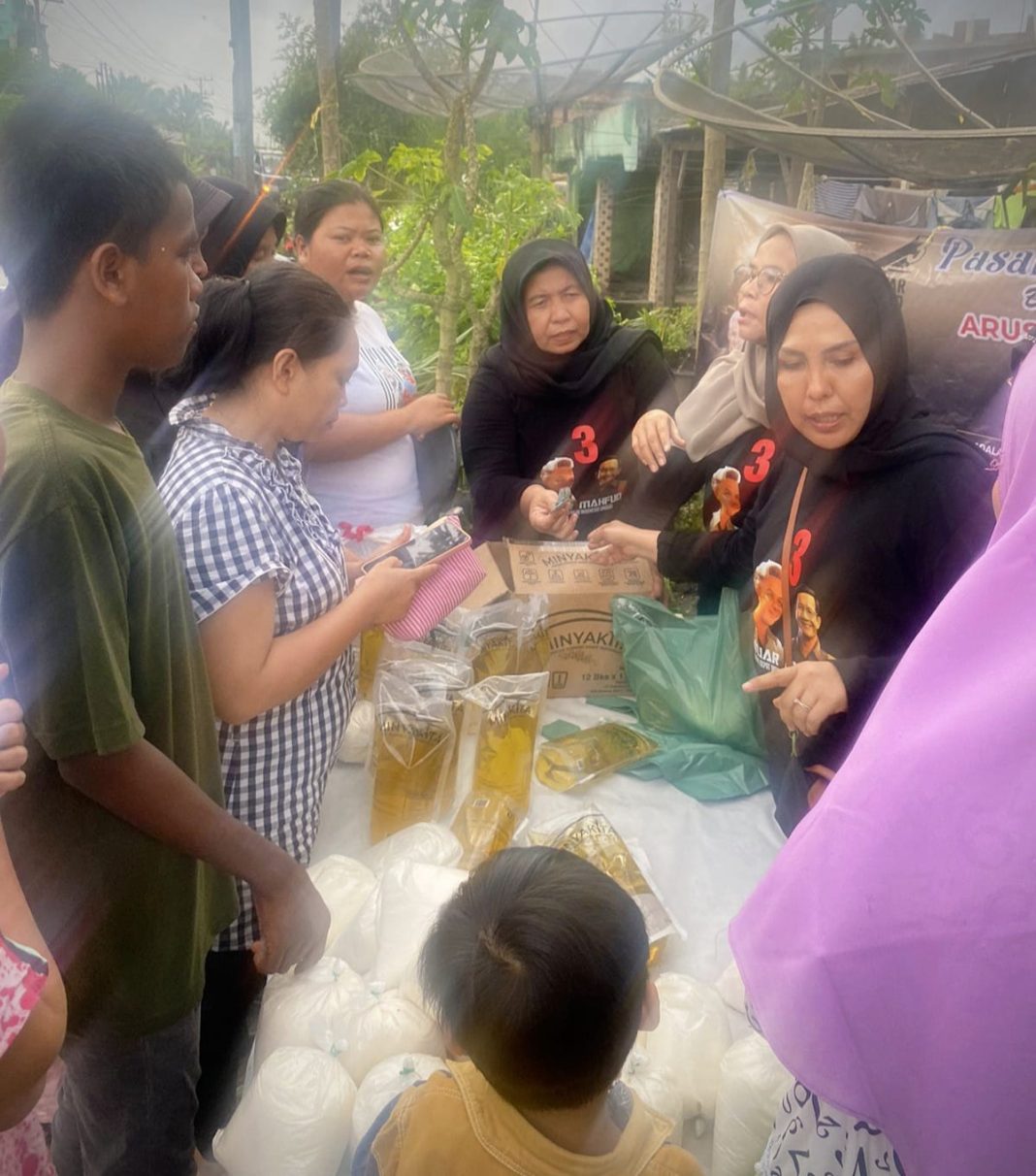 Pasar Murah Keliling Ganjar Mahfud sambangi Kabupaten Labura. Gelaran Pasar Murah ini dilaksanakan di tiga titik lokasi, Sabtu (30/12/2023).