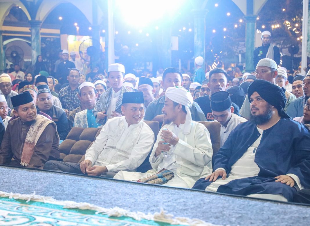 Ketua Yayasan Haji Anif, H Musa Rajekshah saat menghadiri acara Healing Fil Masjid yang digelar Yayasan Haji Anif, Al-Fatih United, BKM Masjid Al-Musannif, ormas-ormas Islam seperti BKPRMI dan lain sebagainya di Masjid Al-Musanif Medan, Minggu (31/12/2023) malam.