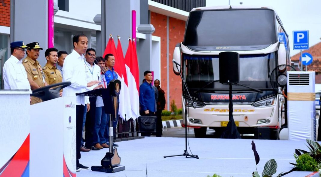 Presiden Jokowi dalam sambutannya pada peresmian Terminal Purworejo, Kabupaten Purworejo,Jawa Tengah, Selasa (2/12/2024).