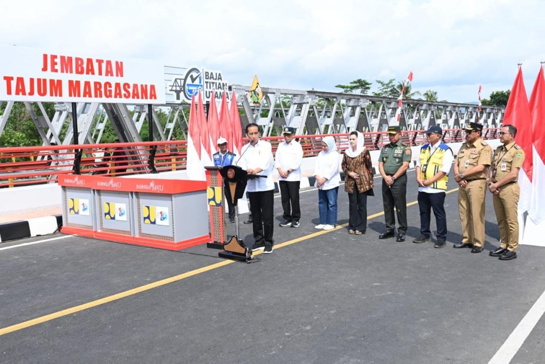 Peresmian tiga jembatan yaitu Jembatan Tajum Margasana dan Jembatan Karangbawang di Kabupaten Banyumas, serta Jembatan Jurug B di Kota Surakarta, Selasa (2/1/2024). (Dok/BPMI Setpres)