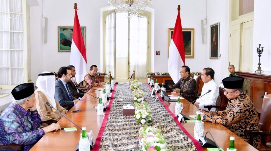 Presiden Republik Indonesia Ir H Joko Widodo (Jokowi) menerima Sekretaris Jenderal Majelis Hukama Muslimin, Konselor Muhammed Abdelsalam di Istana Kepresidenan Bogor, Jawa Barat, Jumat (5/1/2024).