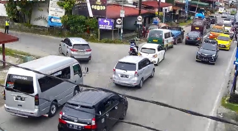 Situasi arus lalulintas mulai kembali normal melintasi kawasan Simpang Dua Pematangsiantar, Minggu (7/1/2024) sore.