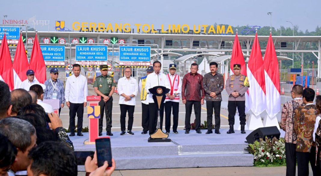 Presiden Jokowi meresmikan jalan tol Pamulang-Cinere-Raya Bogor yang digelar di Gerbang Tol Limo Utara, Kota Depok, Jawa Barat, Senin (8/1/2024).