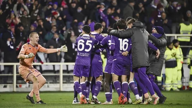 Pemain Fiorentina merayakan kemenangan atas Bologna pada laga Coppa Italia di Stadion Artemio Franchi, Rabu (10/1/2024) dini hari WIB. Kemenangan ini membawa La Viola melaju ke babak semifinal.