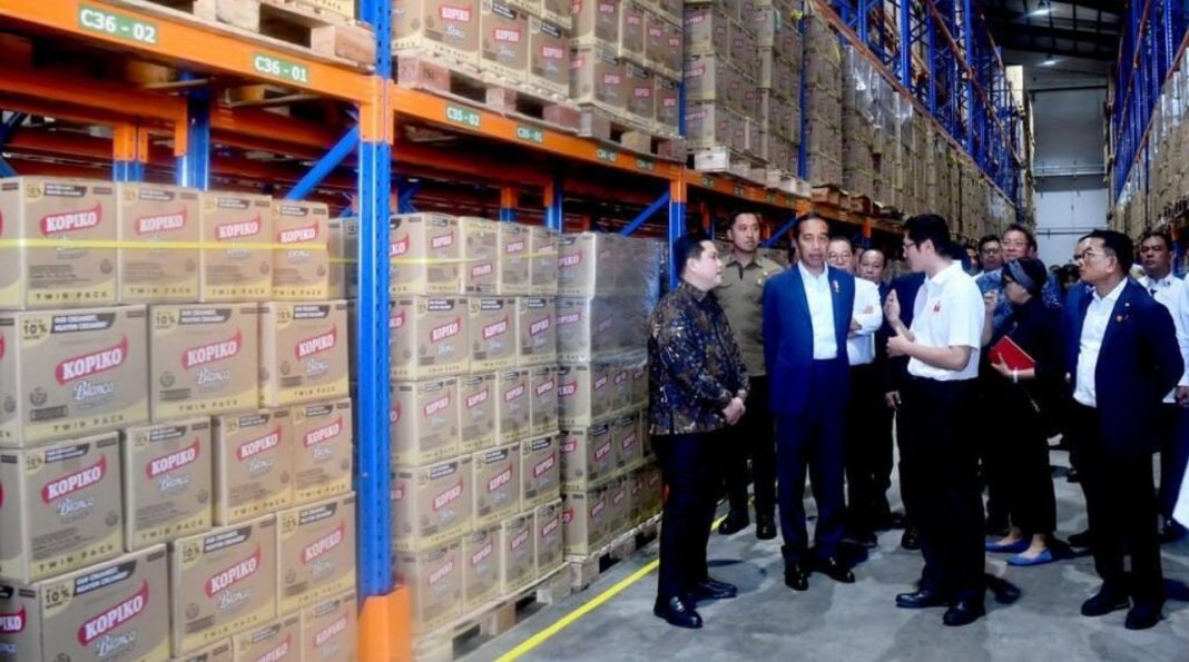 Presiden Jokowi mengunjungi salah satu produsen produk kopi di Filipina yaitu Kopiko Philippines Corporation yang merupakan bagian dari PT Mayora Indah Tbk.