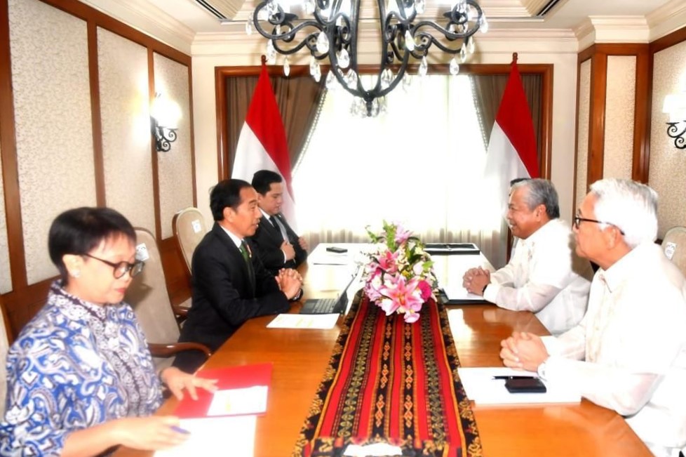 Presiden Jokowi menerima kunjungan kehormatan Menteri Transportasi Filipina Jaime Bautista, di Hotel Peninsula, Manila, Filipina, Kamis (11/1/2024). (Dok/BPMI)