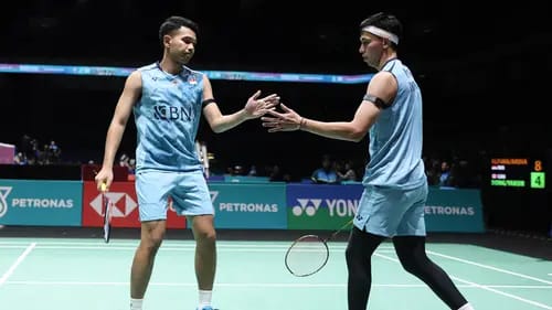 Ganda putra Fajar Alfian/Muhammad Rian Ardianto akan melawan Lee Fang-Chih/Lee Fang-Jen dari Chiense Taipei pada babak 16 besar Malaysia Open 2024. Fajar/Rian secara rekor pertemuan kalah 0-2 dari Lee/Lee.