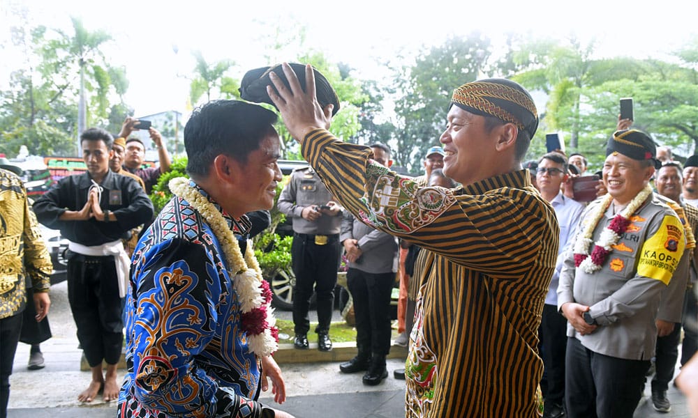 Pj Gubernur Sumut Dr Hassanudin saat menghadiri pelantikan DPW PKB Pujakesuma dan DPW Srikandi Pujakesuma Sumut di Medan International Convention Centre, Jalan Gagak Hitam Medan, Kamis (11/1/2024). (Dok/Kominfo Sumut)