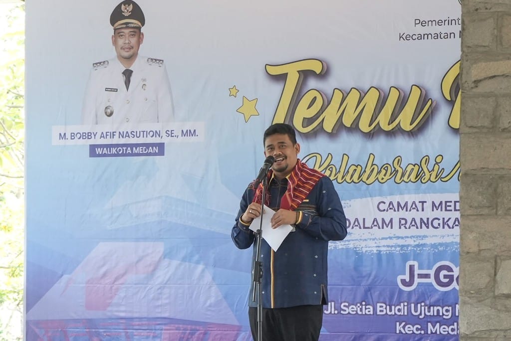 Wali Kota Medan Bobby Nasution ramah tamah dengan masyarakat Medan Tuntungan, di Kelurahan Simpang Selayang, Jumat (12/1/2024). (Dok/Kominfo Medan)