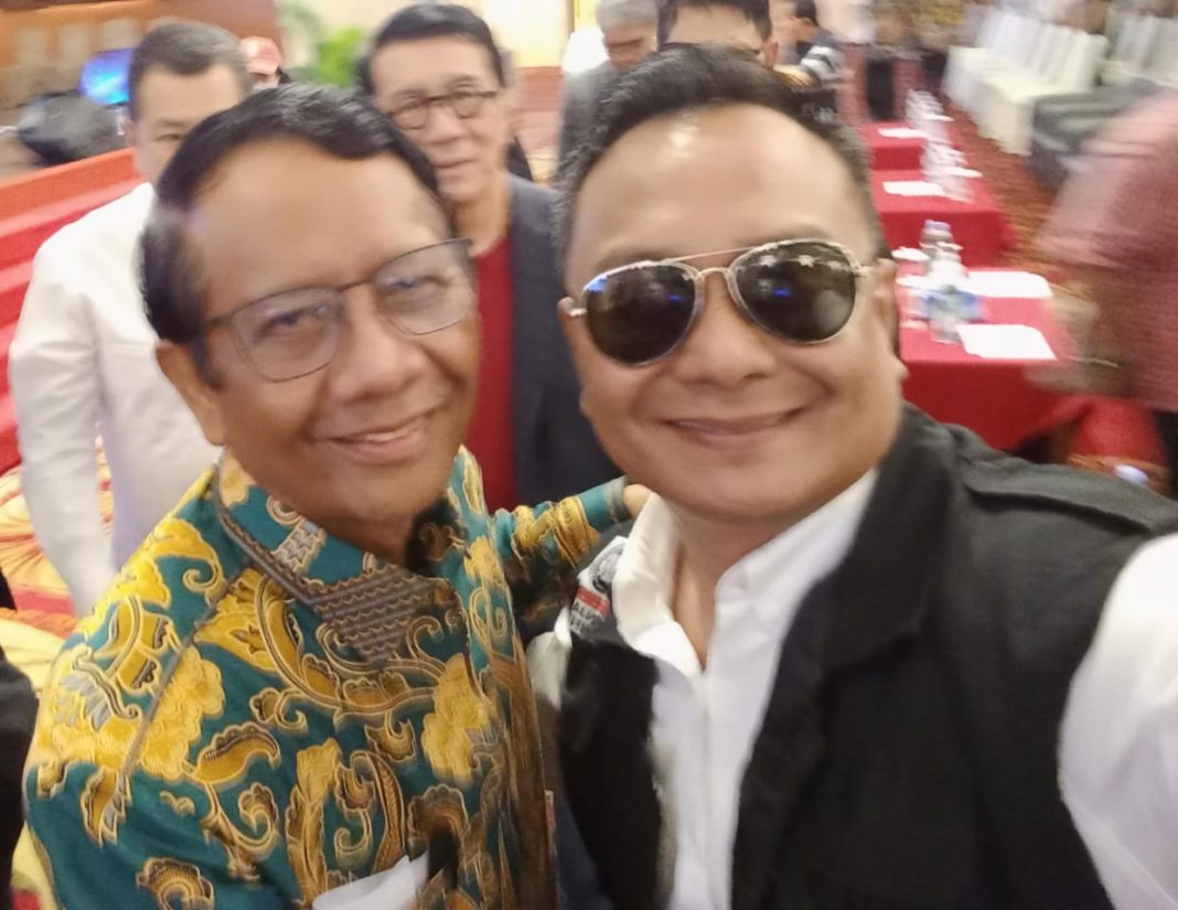 Ketua Arus Ganjar Sumut Ir Romi HS bersama Cawapres Nomor 3 Mahfud MD di GBI Kota Medan, Minggu (14/1/2024).