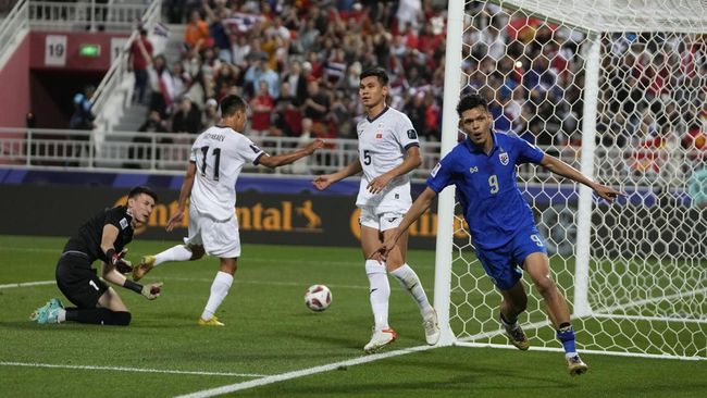 Laga Thailand vs Kirgistan berlangsung di Abdullah bin Khalifa Stadium, Doha, Selasa (16/1/2024) malam WIB.