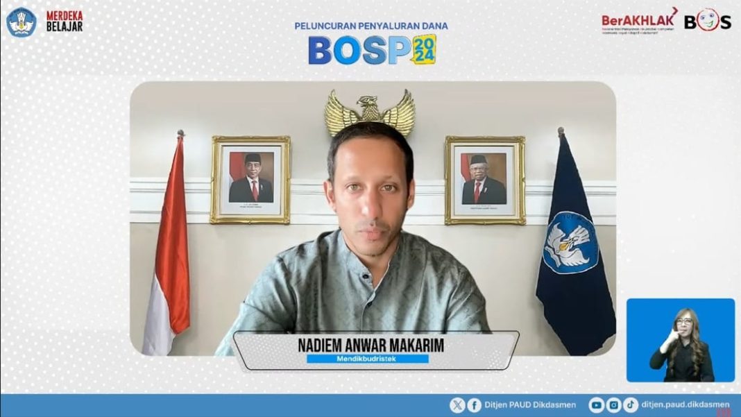 Mendikbudristek RI Nadiem Anwar Makarim saat mengikuti webinar Peluncuran Penyaluran Dana BOSP 2024, Rabu (17/1/2024). (Dok/Kemendikbudristek RI)