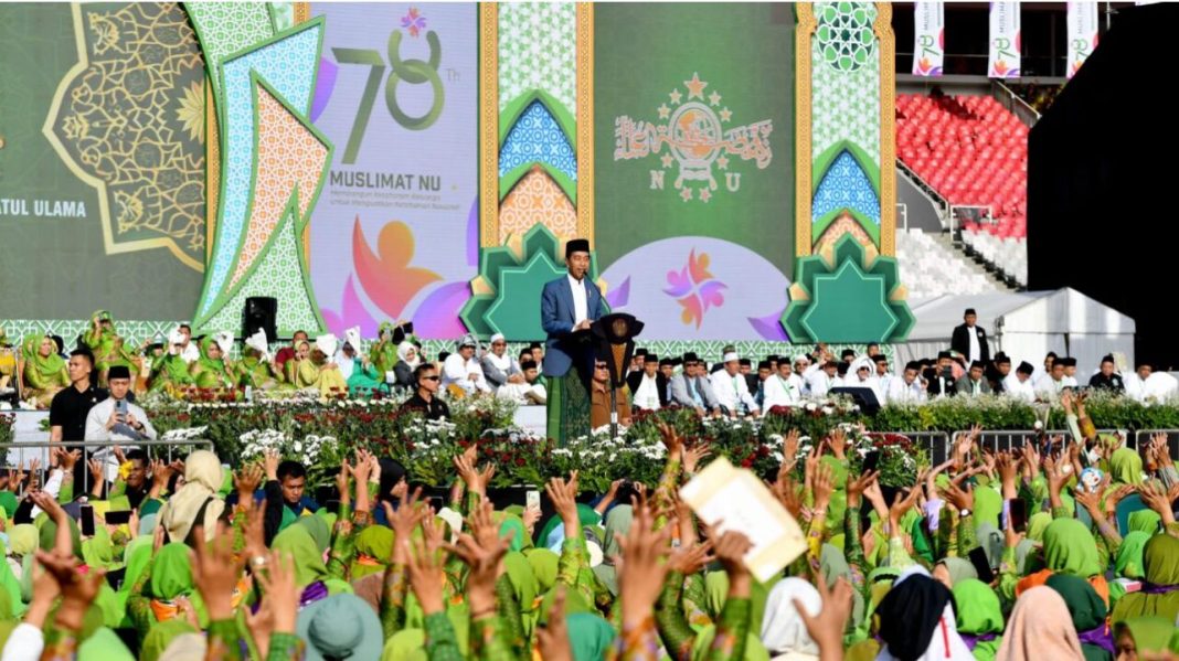 Presiden Jokowi dalam sambutannya saat menghadiri acara Hari Lahir ke-78 Muslimat NU yang digelar di Stadion Utama Gelora Bung Karno, Jakarta, Sabtu (20/1/2024).