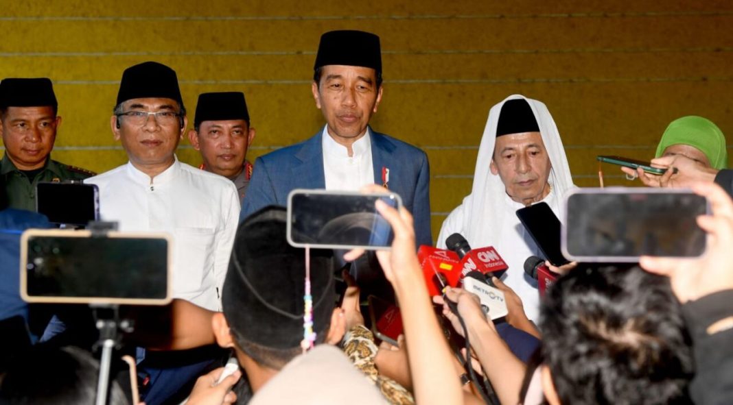 Presiden Jokowi berikan keterangan di Stadion Utama GBK, Jakarta, Sabtu (20/1/2024).