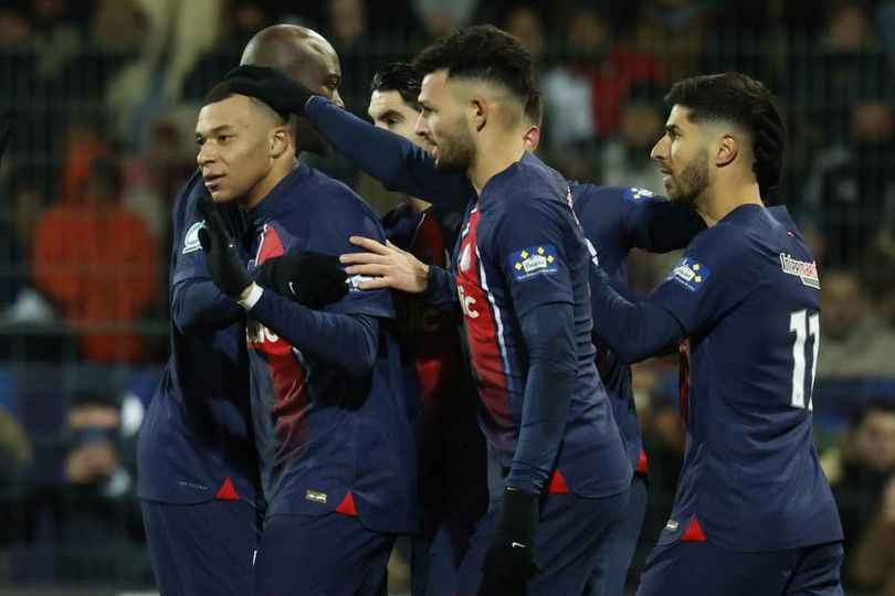 Skuat PSG merayakan gol Kylian Mbappe ke gawang US Orleans di babak 32 besar Coup de France, Minggu (21/1/2024) dini hari WIB.