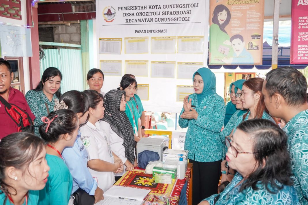 Pj Ketua TP PKK Sumut Dessy Hassanudin mengunjungi beberapa Posyandu dan PAUD, saat berkunjung ke Kota Gunungsitoli, Rabu (24/1/2024). (Dok/Kominfo Sumut)