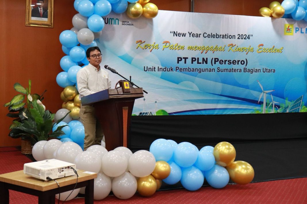 General Manager PLN UIP SBU Hening Kyat Pamungkas menyampaikan sambutan pada kegiatan New Year Celebration, bertema 'Kerja PATEN menggapai Kinerja Excellent', di Medan, Rabu pekan lalu. (Dok/PLN)