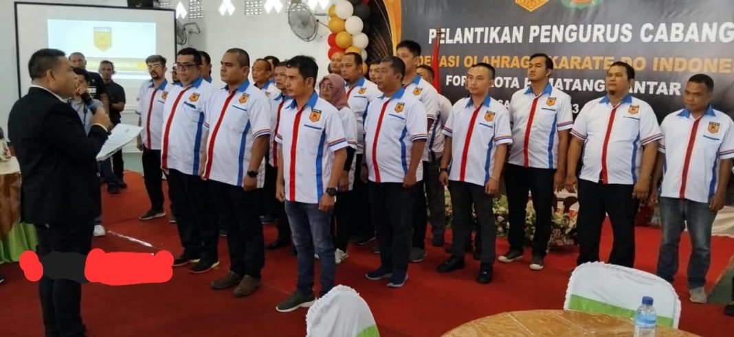 Ketua Harian Pengprov Forki Sumut Hasrul Benny Harap melantik Pengcab Forki Pematangsiantar periode 2023-2027, di Aula STIKOM Tunas Bangsa Pematangsiantar, Sabtu (27/1/2024). (Dok/Forki Pematangsiantar)