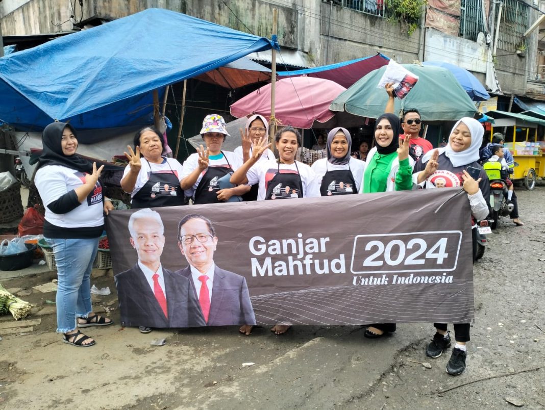 Relawan Arus Ganjar Sumut melakukan canvassing ke sejumlah pasar yang terletak di kawasan Kabupaten Deliserdang, diantaranya Pasar Pancurbatu dan Pasar Delitua, Senin (29/1/2024).