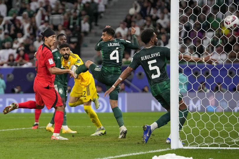 Striker Korea Selatan Cho Gue-sung menjebol gawang Arab Saudi di babak 16 besar Piala Asia 2023 di Education City Stadium, Selasa (31/1/2024).