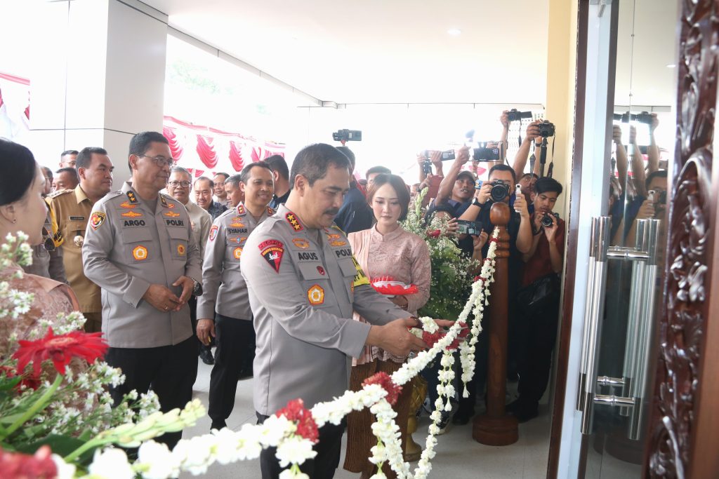 RS Bhayangkara Blora yang dibangun guna menjadi rumah sakit rujukan anggota Polri dan masyarakat umum ini resmi beroperasi, usai diresmikan Wakapolri Komjen Pol Drs Agus Andrianto, Selasa (30/1/2024). (Dok/Humas Polri)