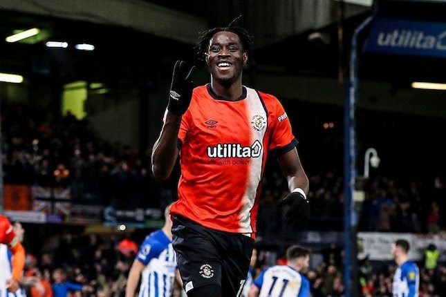 Selebrasi Elijah Adebayo dalam laga Luton Town vs Brighton di pekan ke-22 Premier League 2023/2024, Rabu (31/1/2024) dini hari WIB.