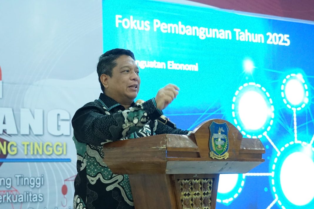 Pj Wali Kota Tebingtinggi Drs Syarmadani MSi membuka Musrenbang RKPD Kota Tebingtinggi Tahun 2025, di Gedung Balai Kartini Convention Center, Jalan Gunung Leuser BP7, Jumat (2/2/2024). (Dok/Kominfo Tebingtinggi)