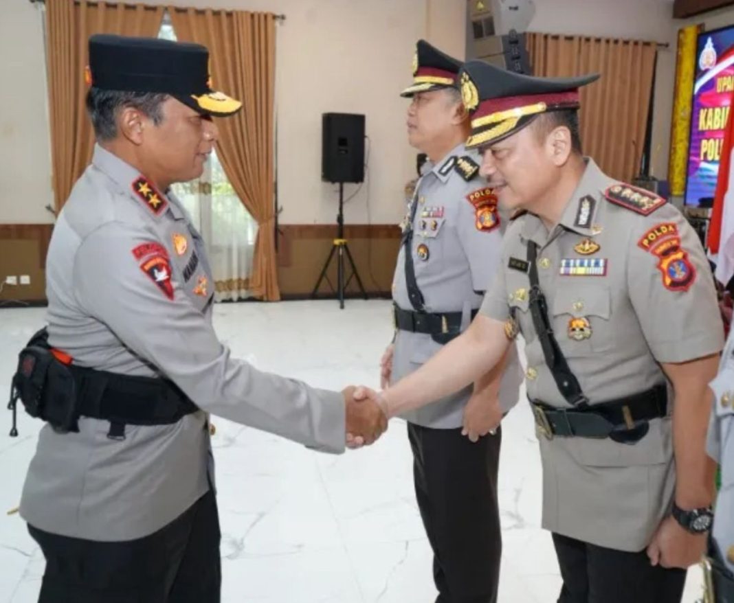 Upacara serah terima jabatan dipimpin langsung Kapolda Kalimantan Timur, Irjen Pol Drs Nanang Avianto MSi didampingi Wakapolda Kaltim, Brigjen Pol Yudawan, Para Pejabat Utama dan Kapolres/ta Jajaran Polda Kaltim, bertempat di Gedung Mahakam Polda Kaltim, Senin (5/2/2024).