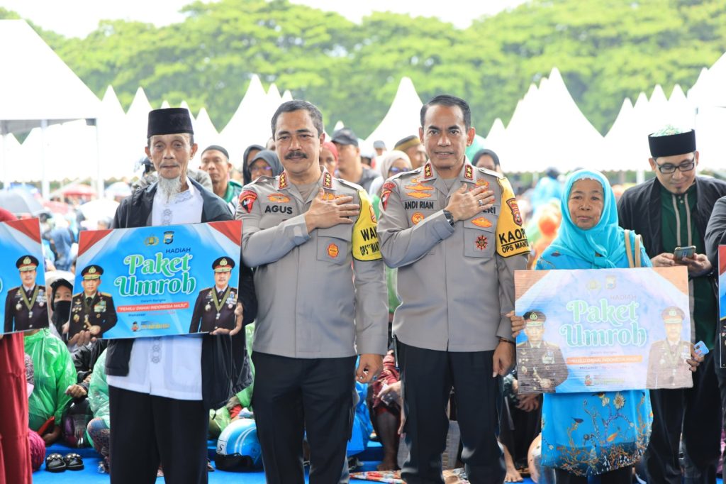 Polri mengadakan kegiatan bakti sosial, pasar murah dan bazar UMKM di Lapangan Karebosi Makassar, Rabu (7/2/2024). (Dok/Humas Polri)