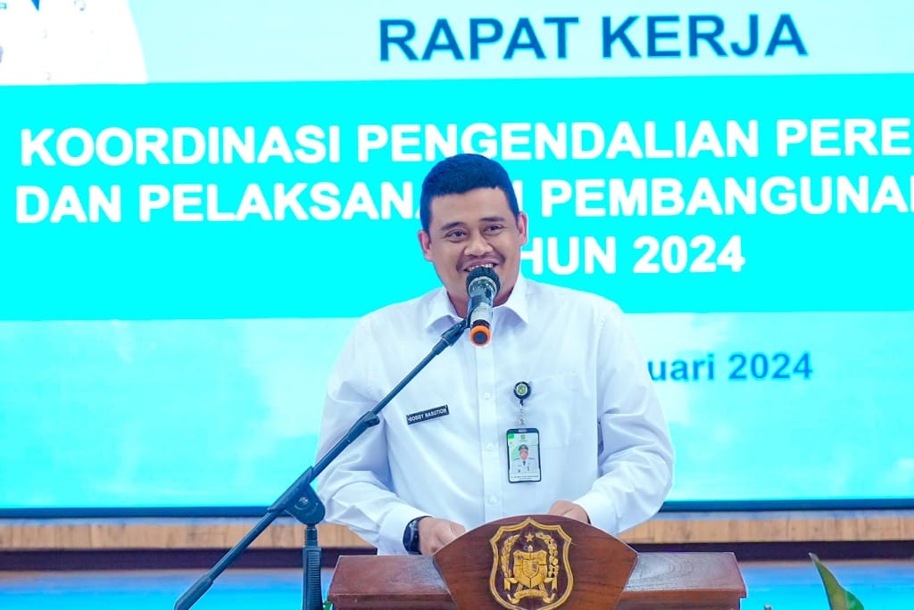 Wali Kota Medan Bobby Nasution menghadiri rapat kerja koordinasi pengendalian perencanaan dan pelaksanaan pembangunan daerah tahun 2024, di Gedung PKK Medan, Senin (12/2/2024). (Dok/Kominfo Medan)