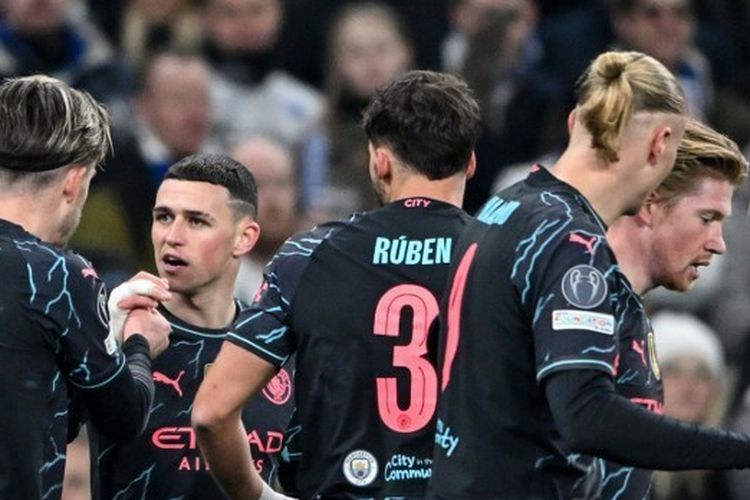 Gelandang Man City, Kevin De Bruyne, berselebrasi bersama rekan setimnya seusai mencetak gol dalam leg pertama 16 besar Liga Champions 2023-2024 antara Copenhagen vs Man City pada 13 Februari 2024.