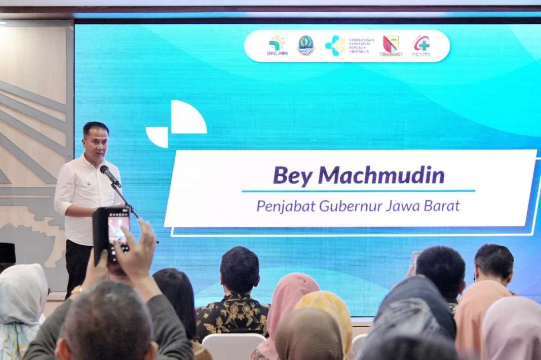 Pj Gubernur Jawa Barat Bey Machmudin memberikan kata sambutan di acara peresmian Layanan Rujukan Prioritas RSUD Al-Ihsan Provinsi Jawa Barat di Kabupaten Bandung, Jumat (16/2/2024). (Dok/Humas Jabar)