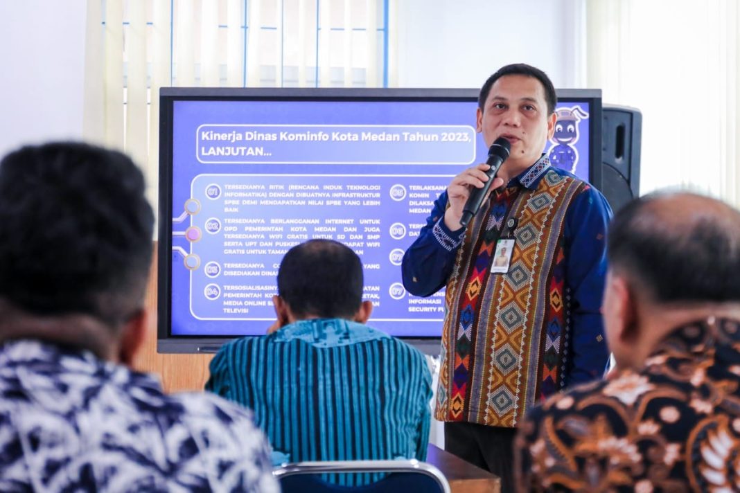 Kepala Dinas Kominfo Medan Arrahman Pane dalam kegiatan Forum Organisasi Perangkat Daerah yang digelar di Aula Dinas Kominfo, Jumat (16/2/2024). (Dok/Kominfo Medan)