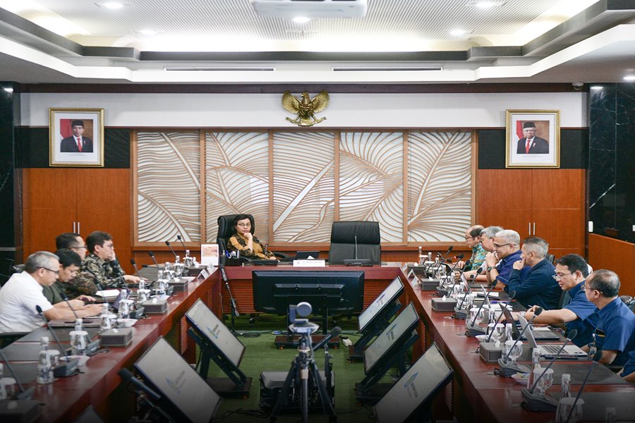 Menkeu RI Sri Mulyani Indrawati melakukan rapat bersama Direktur PIP dan pimpinan eselon I di lingkungan Kemenkeu, Kamis (15/2/2024). (Dok/Kemenkeu RI)