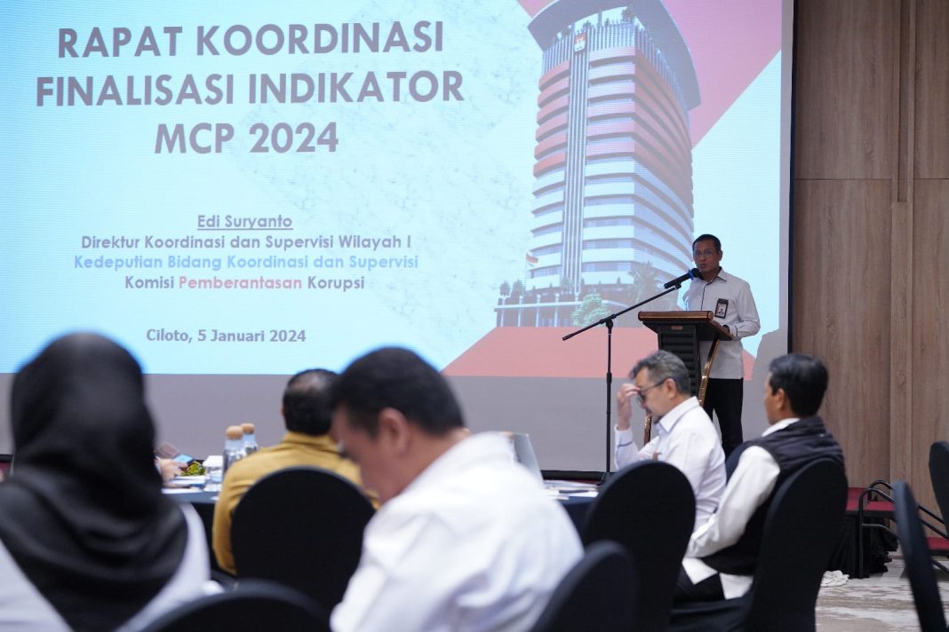 Direktur Koordinasi Supervisi Wilayah I Edi Suryanto pada Rapat Koordinasi Finalisasi MCP Tahun 2024 yang berlangsung dari tanggal 5-7 Februari 2024, di Hotel Grand Aston, Ciloto, Bogor. (Dok/KPK RI)